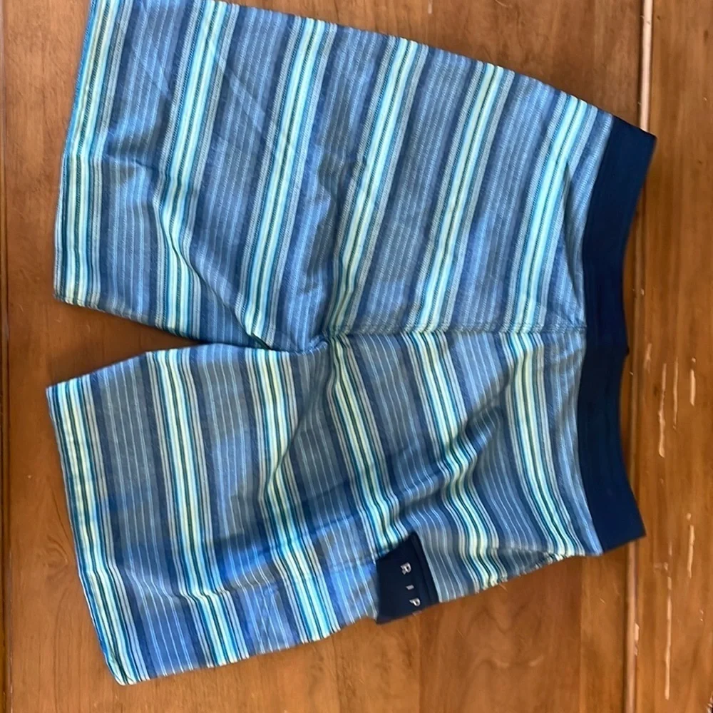 RIP Curl Board Shorts Size 31